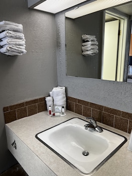 Room, 1 King Bed, Accessible, Non Smoking (Mobility, Roll-in Shower)