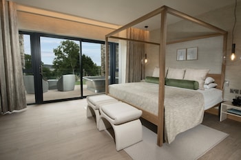 Deluxe Studio Suite