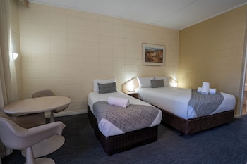 Standard Room, 1 Queen Bed
