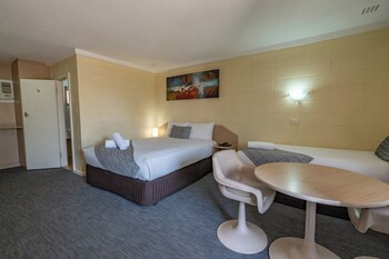 Standard Room, 1 Queen Bed