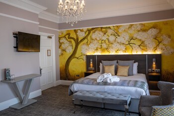 Suite, 1 King Bed, Non Smoking (Converts to 2 Twin Beds)