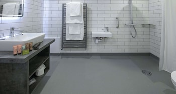 Executive Room, 1 King Bed, Accessible, Non Smoking (Walk-in Shower)
