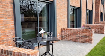 Executive Room, 1 King Bed, Patio, Garden View
