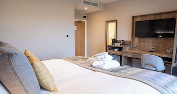 Executive Room, 1 King Bed, Balcony, Garden View