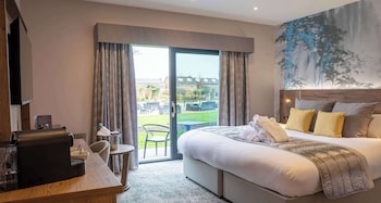 Executive Room, 1 King Bed, Patio, Garden View