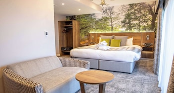 Junior Suite, 1 King Bed, Balcony, Garden View