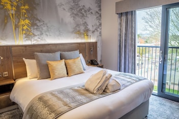 Executive Room, 1 King Bed, Balcony, Garden View
