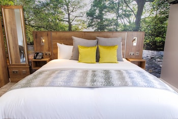Suite, 1 King Bed, Non Smoking, Garden View (Converts to 2 Twin Beds;with Sofabed)