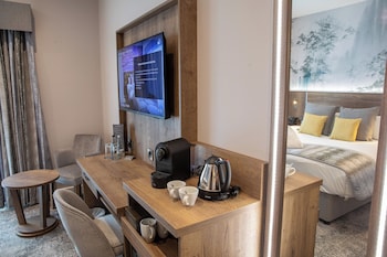 Executive Room, 1 King Bed, Patio, Garden View