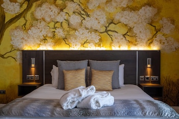 Suite, 1 King Bed, Non Smoking (Converts to 2 Twin Beds)
