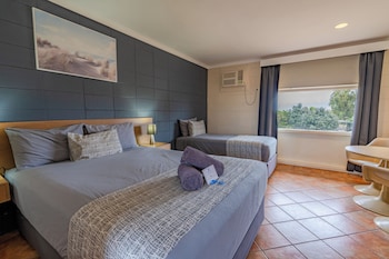 Queen Motel Room