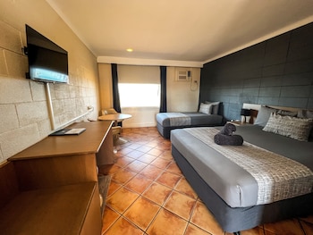 Queen Motel Room