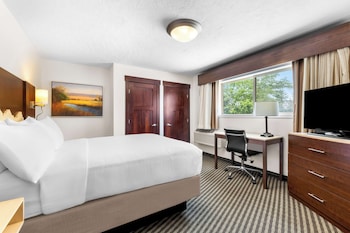 Suite, Multiple Beds, Jetted Tub, River View (Pet Friendly, Full Kitchen)