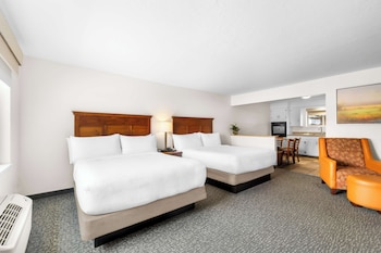 Suite, Multiple Beds, Kitchen, River View