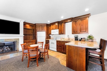 Suite, Multiple Beds, Kitchen, River View (with Sofabed, Full Kitchen)