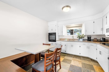 Suite, Multiple Beds, Kitchen, River View