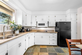 Suite, Multiple Beds, Kitchen, River View