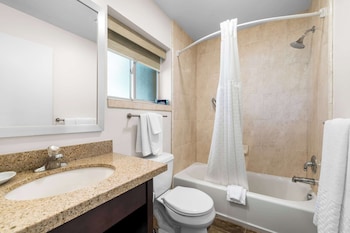 Standard Room, 1 King Bed, Kitchen, River View