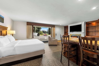 Suite, Multiple Beds, Kitchen, River View (with Sofabed, Full Kitchen)