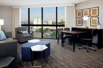 Executive Suite, 1 King Bed with Sofa bed, Corner