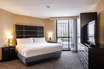 Executive Suite, 1 King Bed with Sofa bed, Corner
