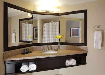 Executive Suite, 1 King Bed with Sofa bed, Corner