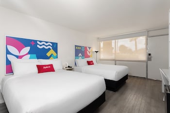Room, 2 Queen Beds, Non Smoking