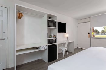 Room, 1 King Bed, Non Smoking