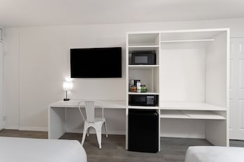 Room, 2 Queen Beds, Non Smoking