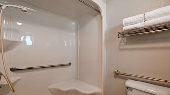 Standard Room, 2 Queen Beds, Accessible, Bathtub