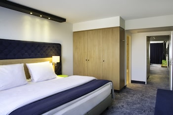 Suite, 1 Bedroom, Kitchen (Living/Dining Area)