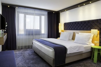 Suite, 1 Bedroom, Kitchen (Living/Dining Area)