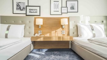 Standard Room, 2 Twin Beds (Bath Shower Combo)