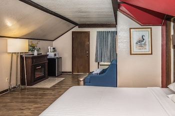 Room, 1 King Bed, Mountain View (with Fireplace)