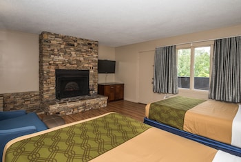 Room, 2 Double Beds, Mountain View (with Fireplace)