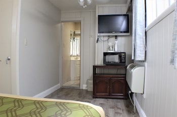 Single Room, 1 Queen Bed