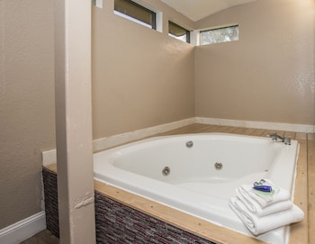 Deluxe Suite, 1 King Bed, Non Smoking