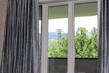 Room, 2 Double Beds, Mountain View (with Fireplace)