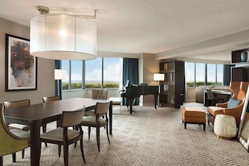 Presidential Suite, 1 King Bed, Kitchenette