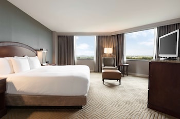Junior Suite, 1 Queen Bed with Sofa bed