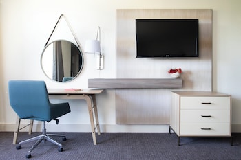 Suite, 1 Bedroom (Worklife)