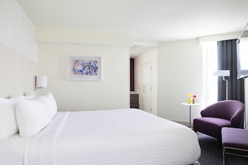 Premium Room, 1 King Bed, Corner (Worklife, Minifridge)