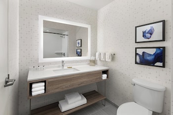 Standard Room, 2 Queen Beds, Accessible Bathtub (Mobility, Worklife)