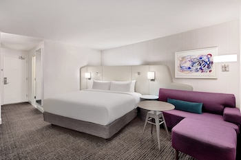 Premium Room, 1 King Bed, Corner (Worklife)