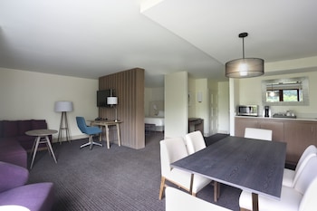 Premium Room, 1 King Bed, Corner (Worklife)