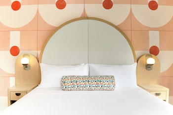 Suite, 1 King Bed with Sofa bed, Tower