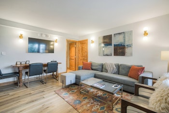 Studio (Lodge, with Murphy Bed)