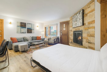 Studio (Lodge, with Murphy Bed)