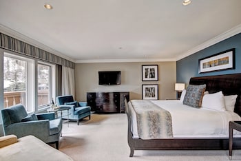 Luxury Room, 1 King Bed (Slope View)