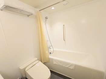 Comfort Triple West Wing (Non-smoking, Lower Floors)